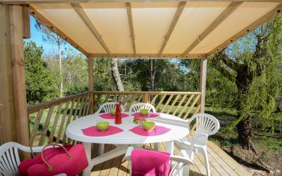 Mobil home avec terrasse couverte