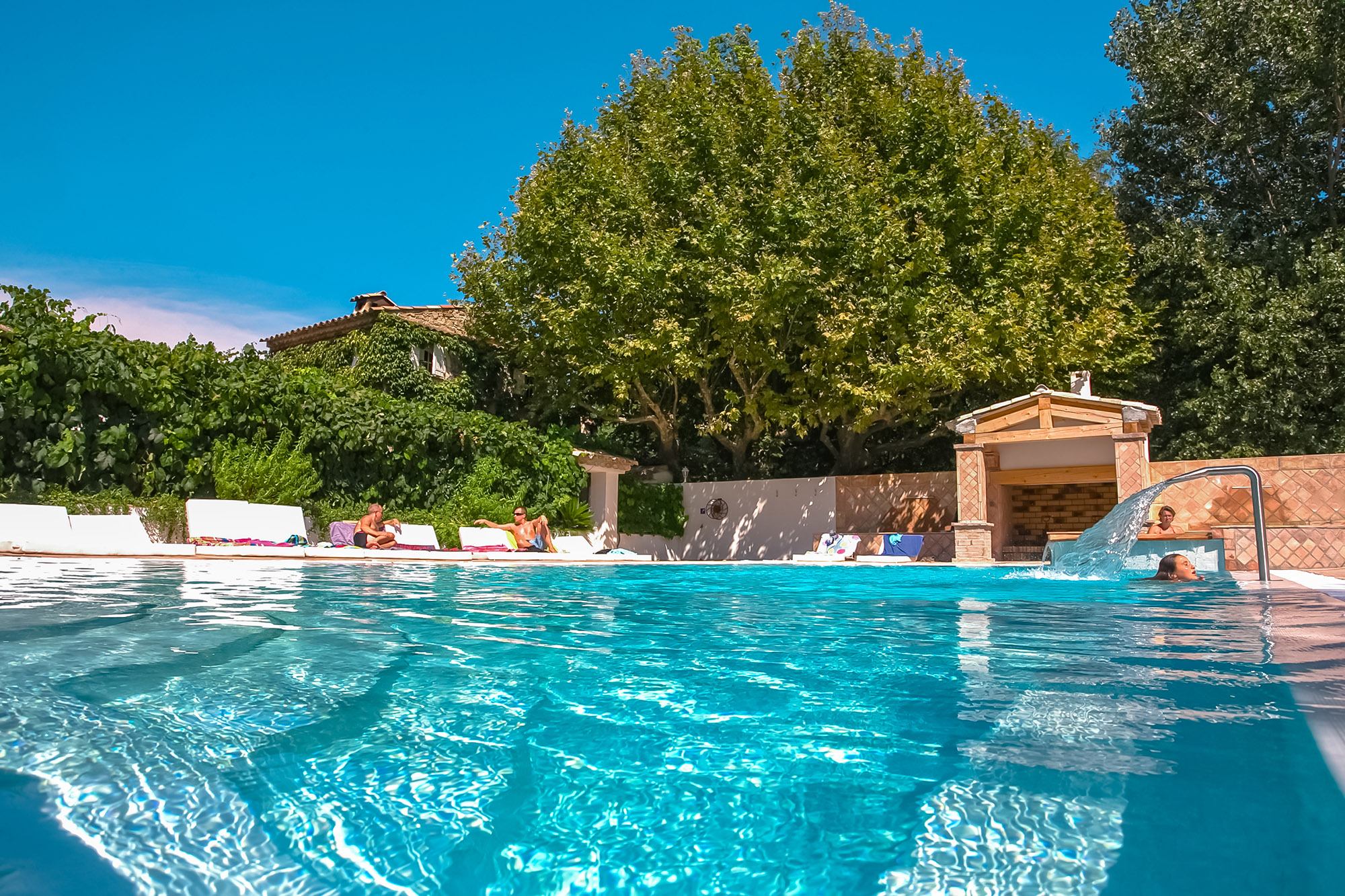 camping avec piscine exterieure chauffee dans le var
