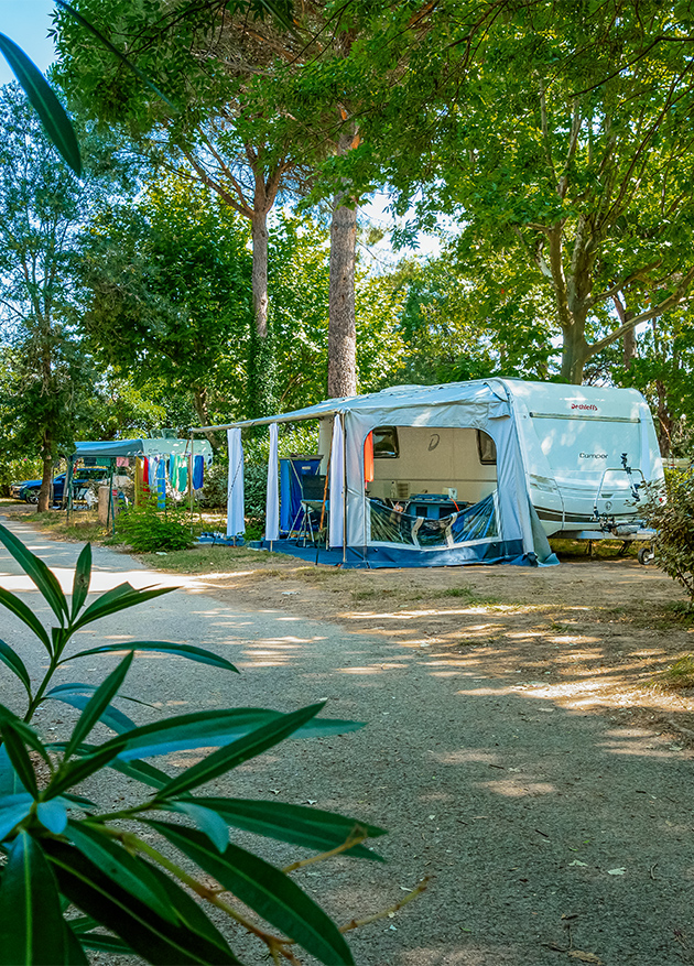 onze standplaatsen voor caravans en campers in de var